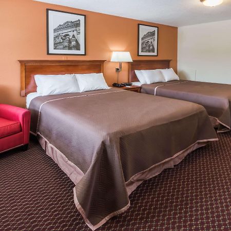 Travelodge By Wyndham Ottawa West מראה חיצוני תמונה