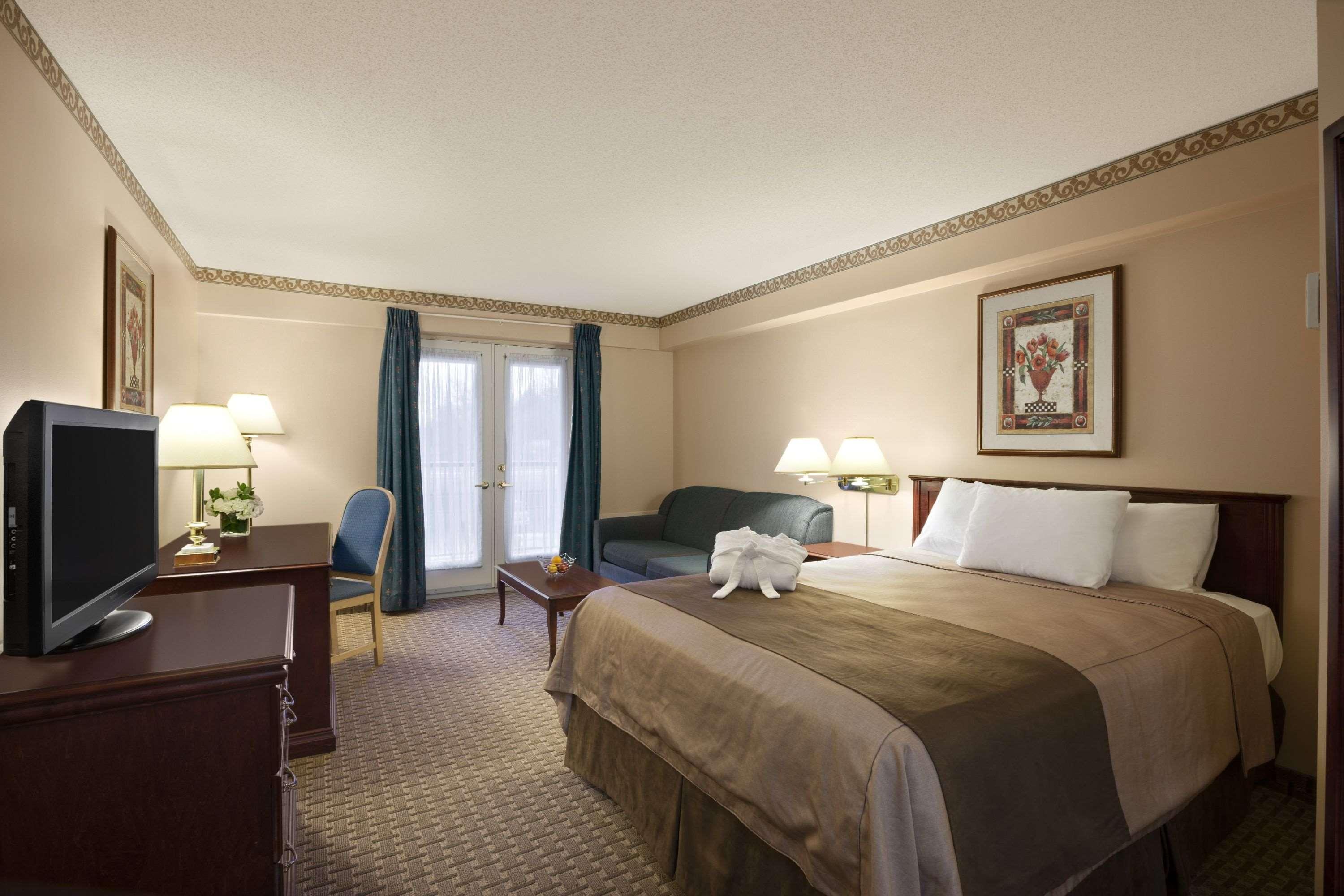 Travelodge By Wyndham Ottawa West מראה חיצוני תמונה