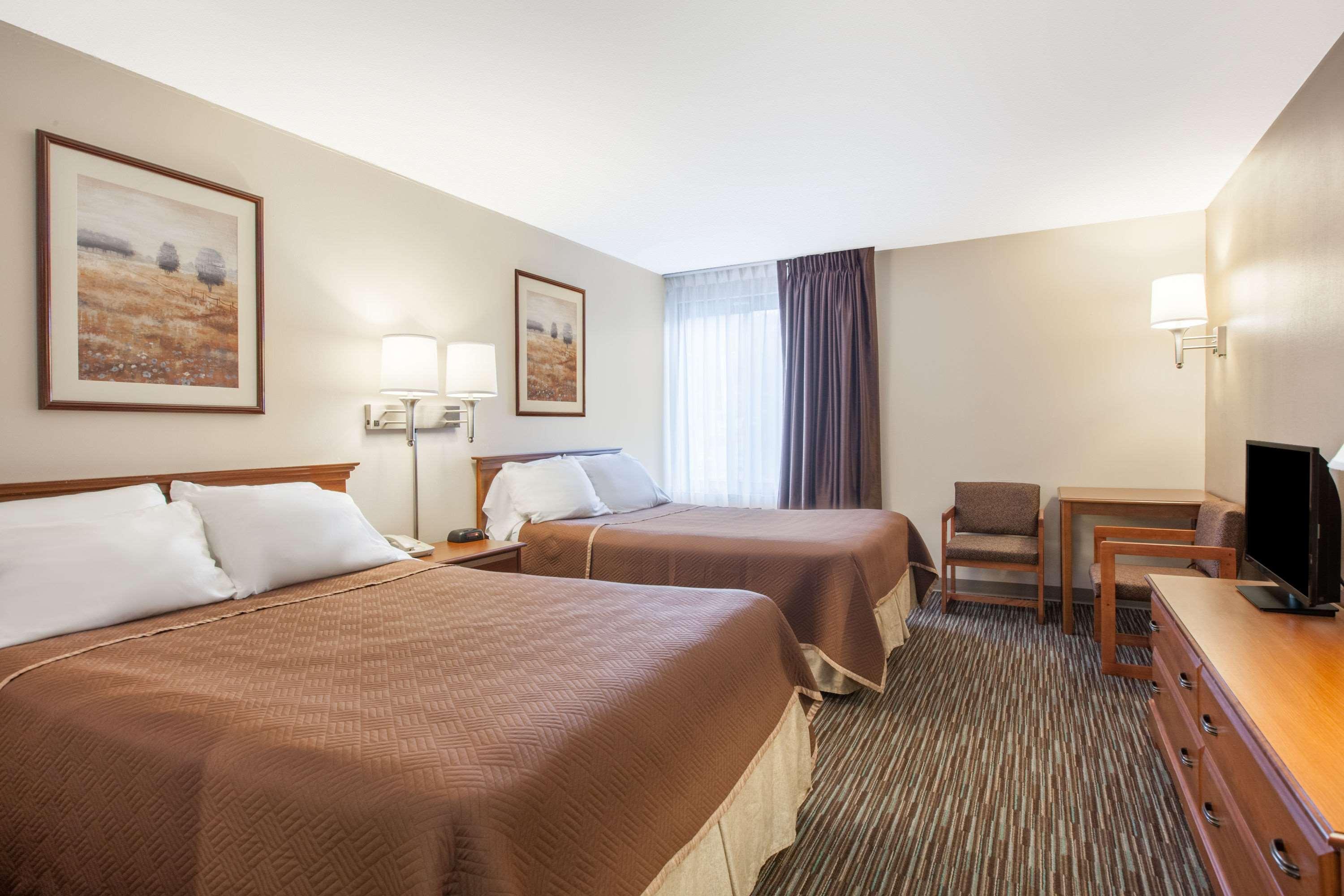 Travelodge By Wyndham Ottawa West מראה חיצוני תמונה