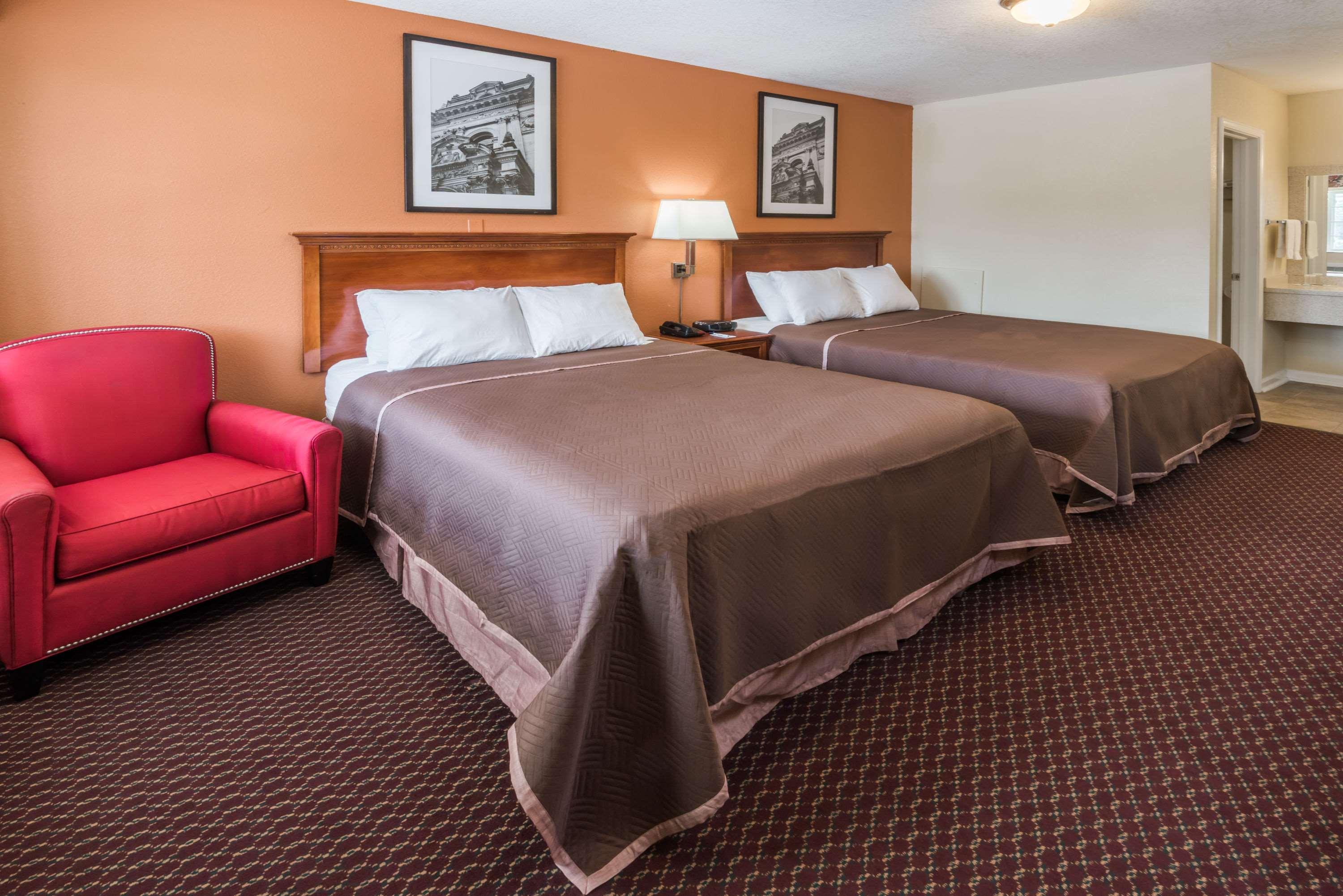 Travelodge By Wyndham Ottawa West מראה חיצוני תמונה