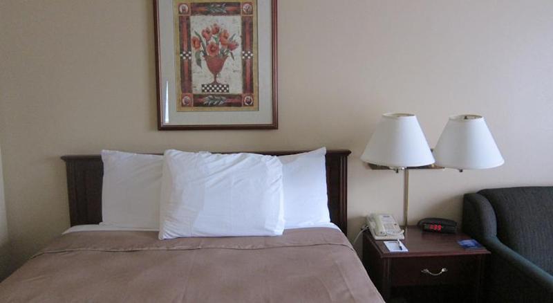 Travelodge By Wyndham Ottawa West מראה חיצוני תמונה