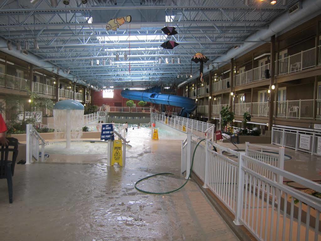 Travelodge By Wyndham Ottawa West מראה חיצוני תמונה